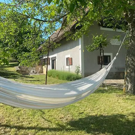 Nyuszifülház Im Weinberg Mit Pool *
