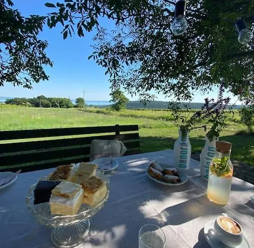 Nyuszifuelhaz Im Weinberg Mit Pool * Mencshely