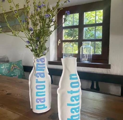 Nyuszifuelhaz Im Weinberg Mit Pool Mencshely